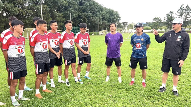 Toàn đội Long An FC hội quân tại Hàm Rồng, đại bản doanh của HAGL. Ảnh: HAGL FC.