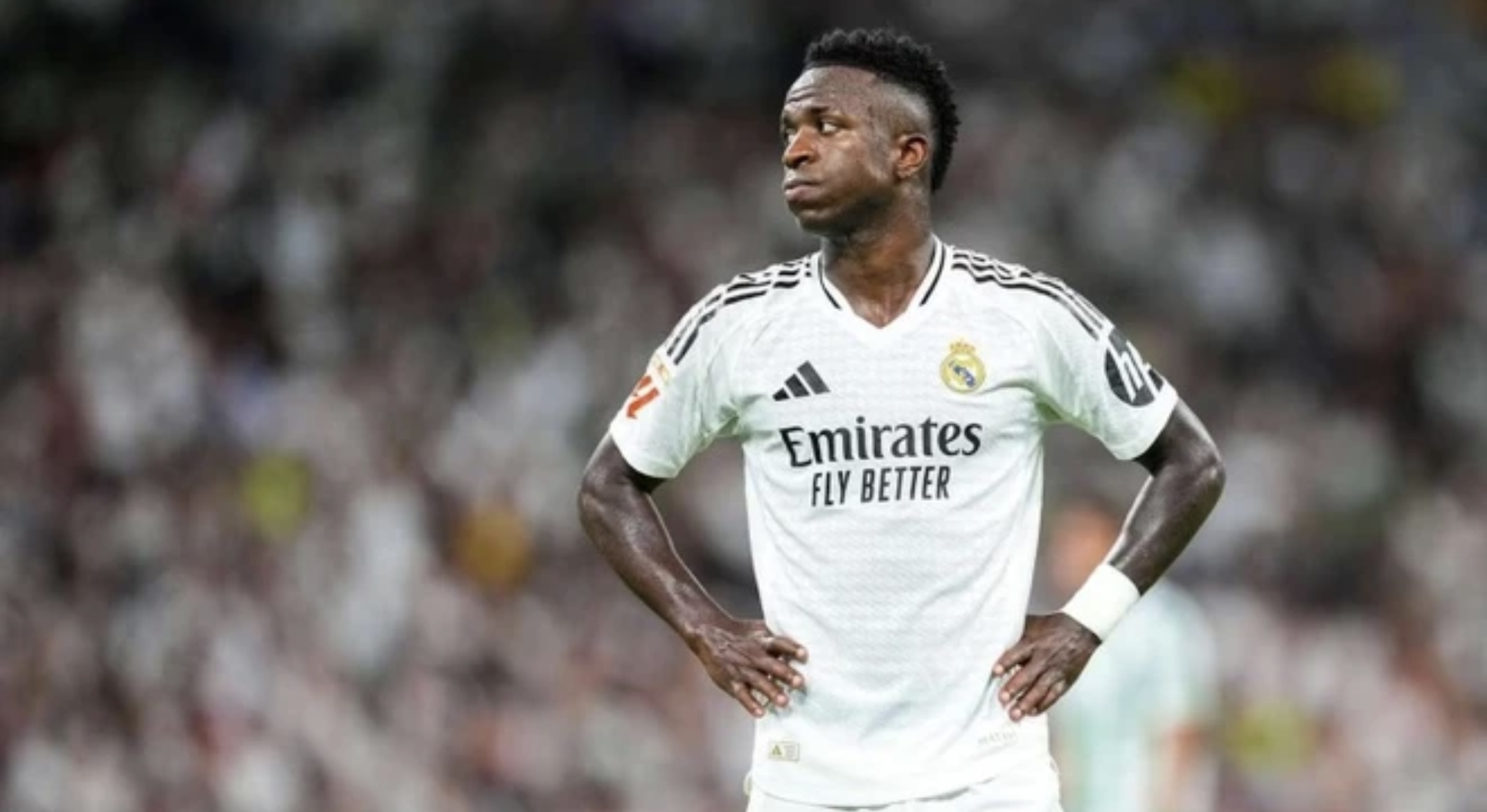 HLV Ancelotti bênh vực Vincius khi cậu học trò đối mặt những chỉ trích.