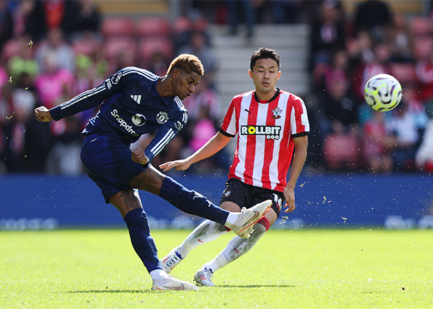Rashford (áo tối) đang dần lấy lại sự tự tin.