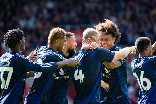 Man Utd tạm vượt qua sức ép sau trận thắng Southampton.