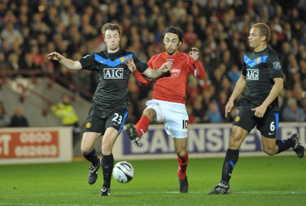 Sau 15 năm, chỉ mình Evans là còn thi đấu trong màu áo Man United.