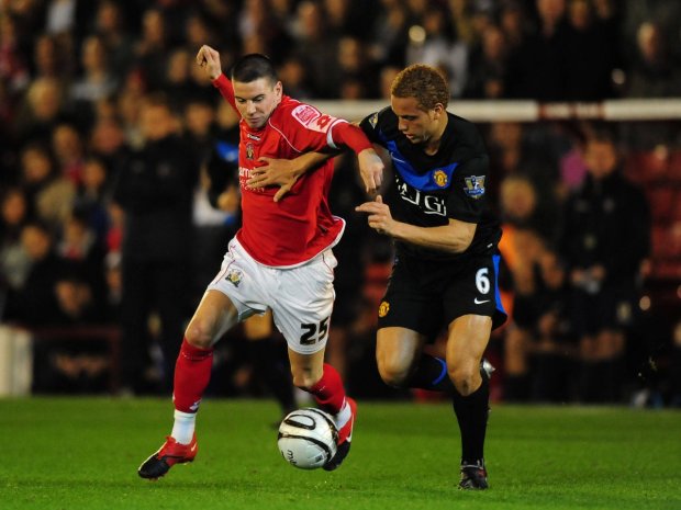 Manchester United chuẩn bị đối đầu với Barnsley ở vòng 3 Cúp Liên đoàn Anh nhưng đây không phải là lần đầu tiên, hai đội gặp nhau ở giải đấu này. Trong mùa giải 2009/10, dưới sự dẫn dắt của Sir Alex Ferguson, M.U đặt mục tiêu giành chức vô địch Ngoại hạng Anh lần thứ 4 liên tiếp, đồng thời hy vọng bảo vệ thành công danh hiệu Carabao Cup.