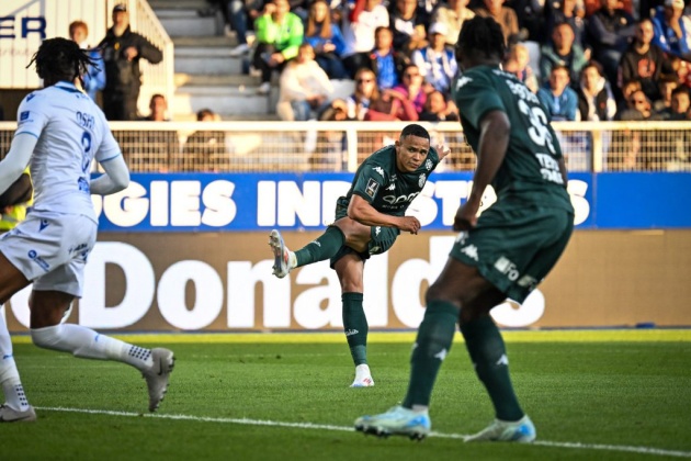 Vanderson thực hiện một pha sút bóng tại Ligue 1 mùa này.
