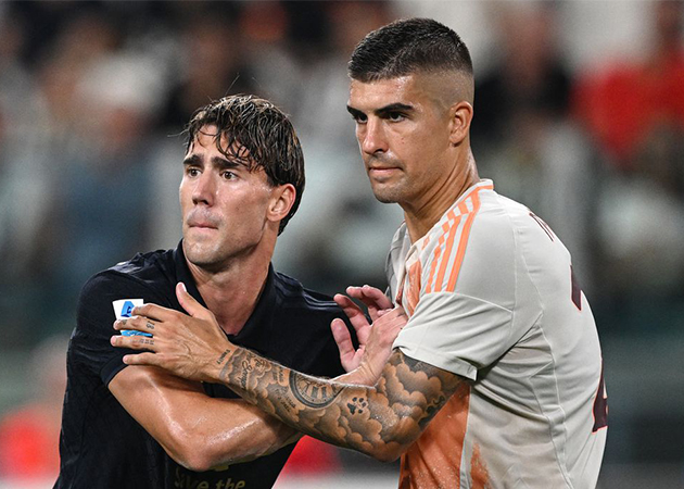 AS Roma (áo trắng) vừa có trận hoà kiên cường trên sân Juventus.