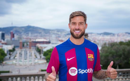 Inigo Martinez từ người thừa trở thành người hùng của Barca.
