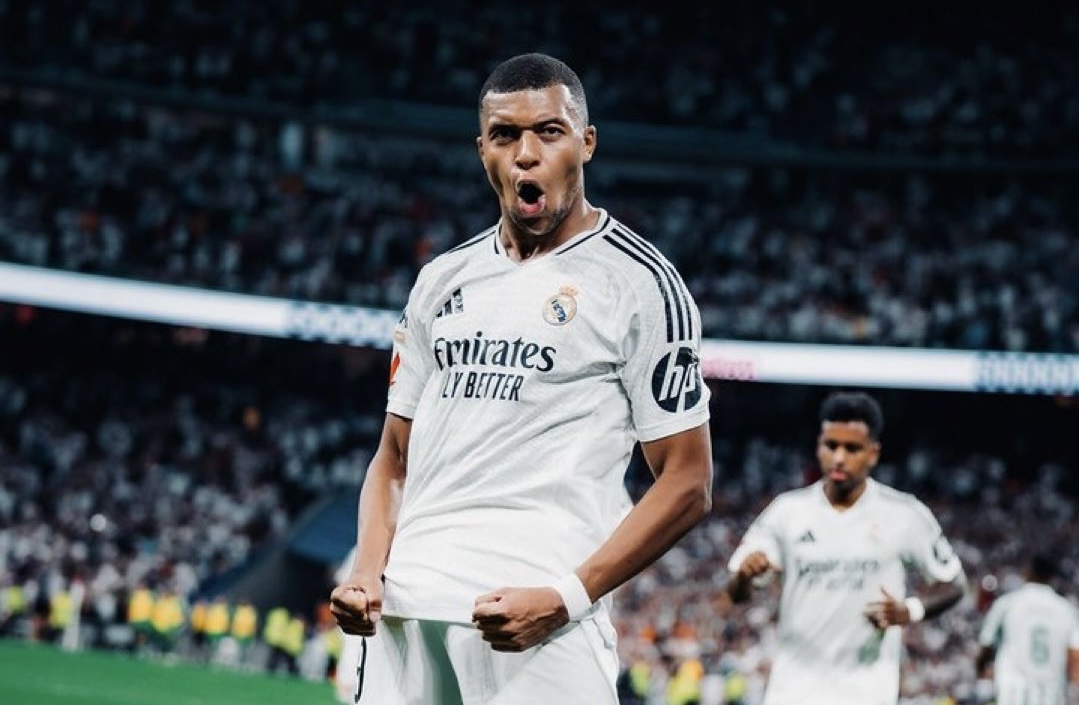 Mbappe lập cú đúp vào lưới Real Betis.