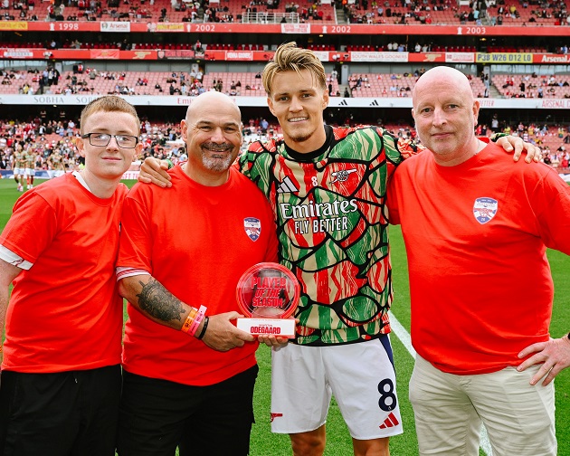 Odegaard được Arsenal vinh danh.