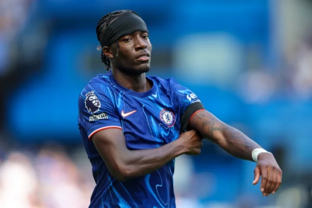 Madueke đang chơi quá hay.