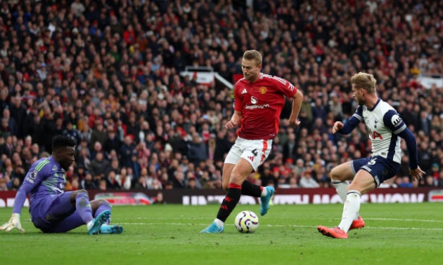 De Ligt chơi không tốt trước Tottenham.