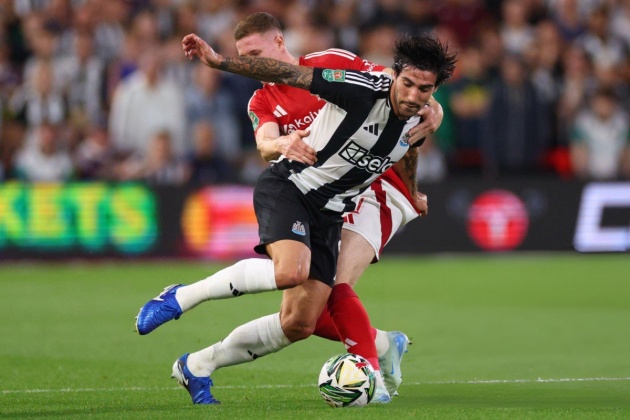 Sandro Tonali trong trận đấu với Southampton.