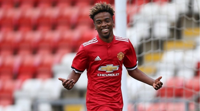 Gomes khi còn khoác áo Man Utd.