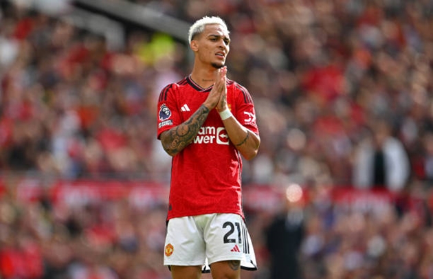 Antony sẽ không rời Manchester United hè này.