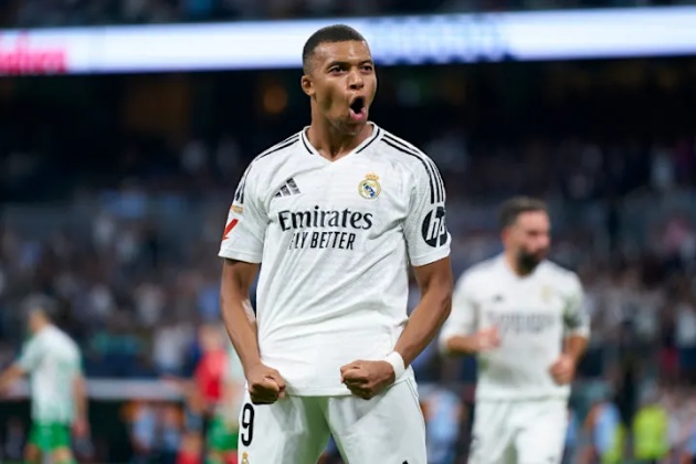 Mbappe mới chuyển sang thi đấu cho Real Madrid.