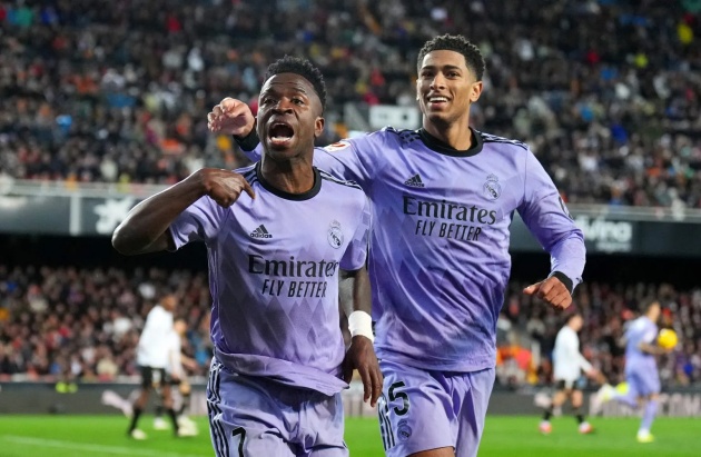Bellingham và Vinicius Junior trong một trận đấu của Real.