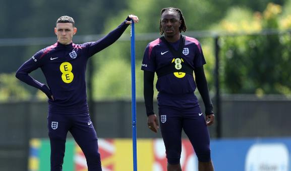 Foden hết lời khen Eze.