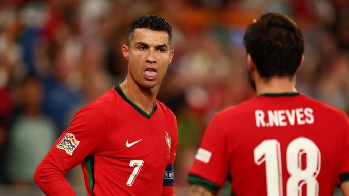 Phải sau giờ nghỉ, Bồ Đào Nha mới lật ngược tình thế nhờ 2 pha lập công của Bruno Fernandes và Cristiano Ronaldo.
