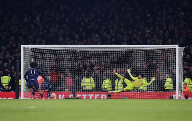 Raya đoán sai hướng sút của các cầu thủ Man Utd