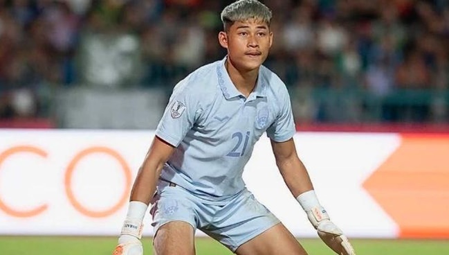 Thủ môn Vireak Dara là tâm điểm của cuộc điều tra, khi mắc lỗi nghiêm trọng trong cả hai bàn thua chóng vánh của Campuchia trước Singapore.