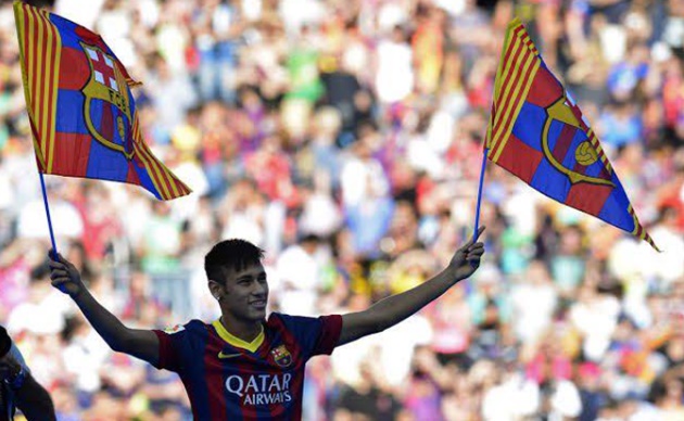 Trái tim Neymar luôn hướng về Barcelona.