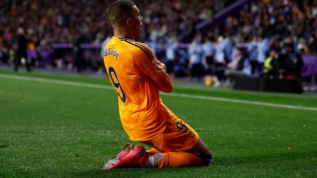 Mbappe lập hattrick bàn thắng.