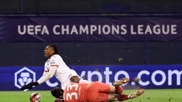 Ac Milan để thua Dinamo.