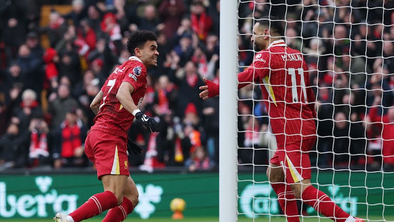 Liverpool gặp nhiều khó khăn trước Wolves nhưng vẫn biết cách giành 3 điểm chung cuộc.
