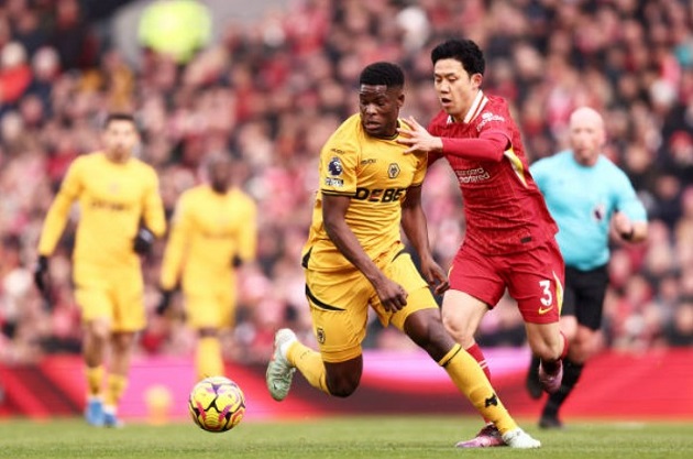 Endo vào sân và giúp Liverpool bảo toàn thắng lợi.