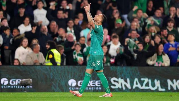 Antony thăng hoa ở Betis.