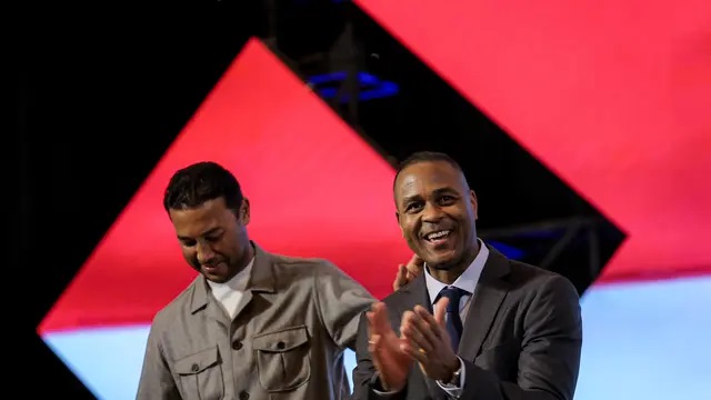 Denny và Patrick Kluivert.