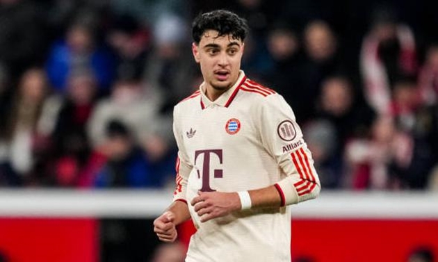 Aleksandar Pavlovic lọt vào tầm ngắm của Manchester United.
