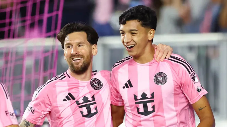 Lionel Messi ăn mừng bàn mở tỷ số của Inter Miami.