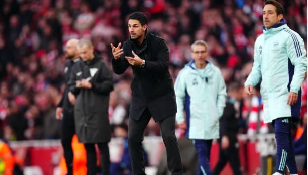 Arsenal đứng trước nguy cơ bị Liverpool bỏ xa 11 điểm.