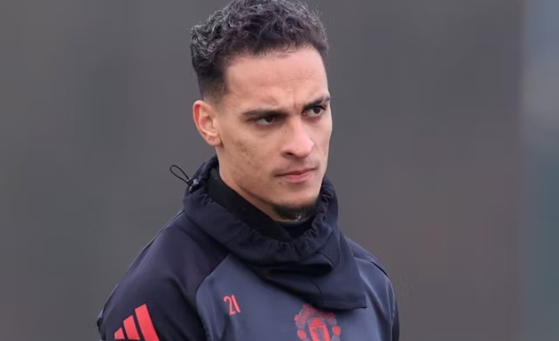Antony bật bãi khỏi Man Utd