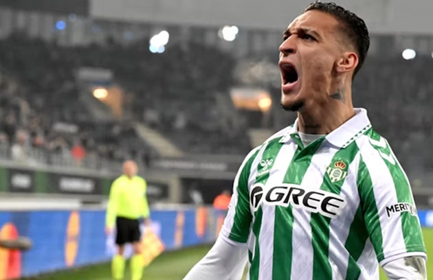 Antony tỏa sáng tại Betis