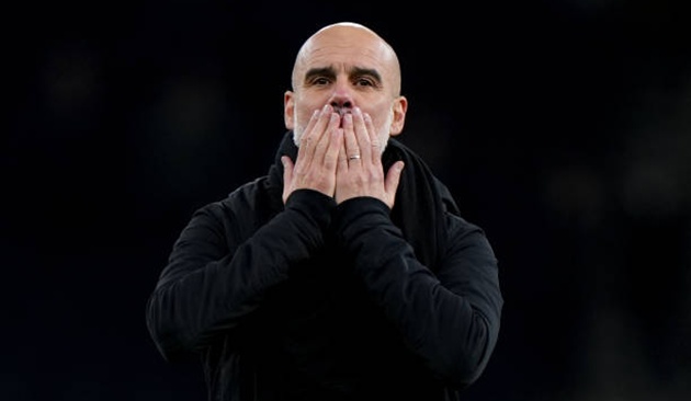 Guardiola và Man City vượt qua Tottenham.