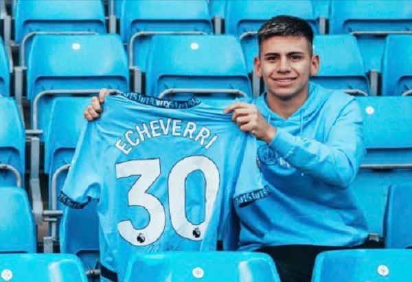 Echeverri đã chính thức đến Man City.