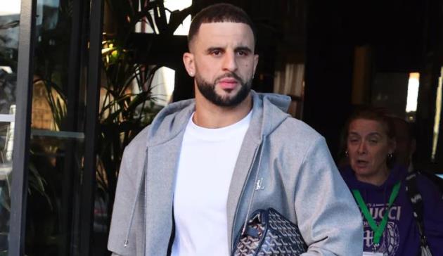 Kyle Walker mặc sức tiêu xài ở Ý.