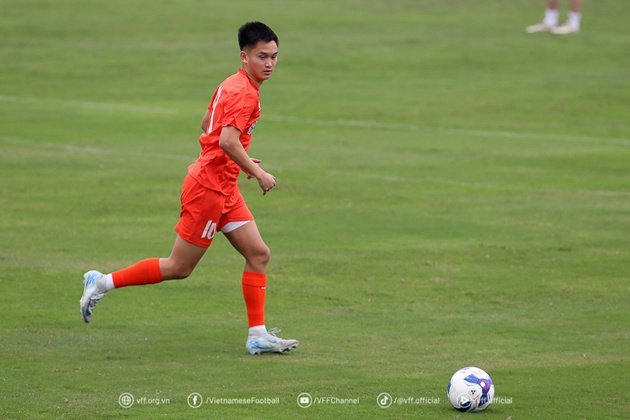 Andrej Nguyễn An Khánh trên sân tập của U22 Việt Nam. Ảnh: VFF.