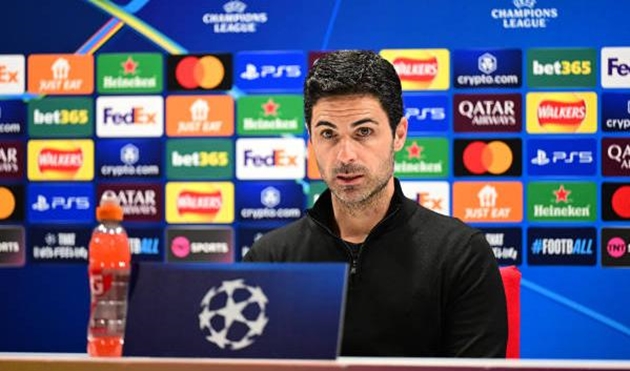Mikel Arteta hài lòng với bộ đôi Oleksandr Zinchenko và Raheem Sterling.