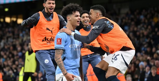 Sao trẻ Man City ghi dấu ấn.