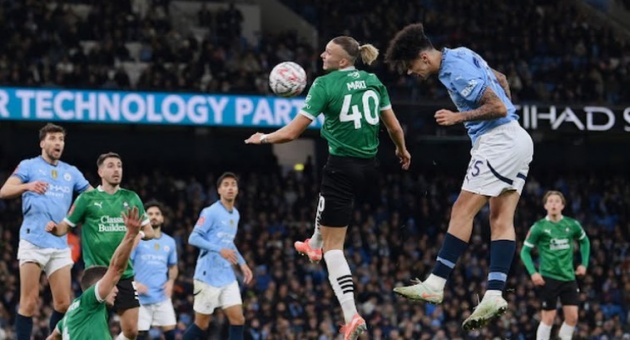 Nico O'Reilly ghi 2 bàn cho Man City.