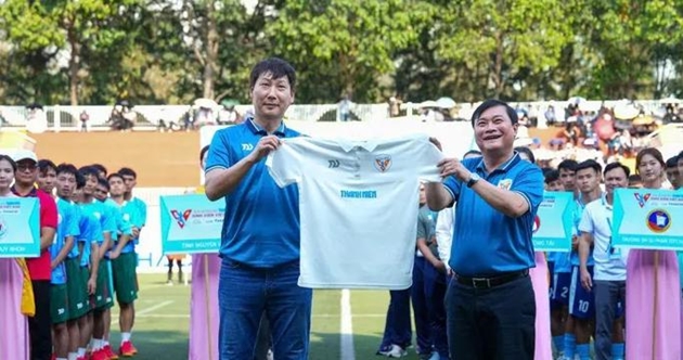 Ông Kim Sang-sik quan tâm đến giải bóng đá sinh viên.