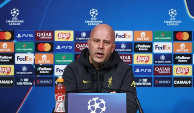 Arne Slot gửi lời cảnh báo các cầu thủ Liverpool.
