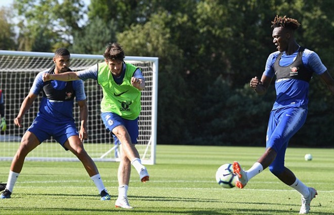 Willian trở lại tập luyện cùng Chelsea - Bóng Đá