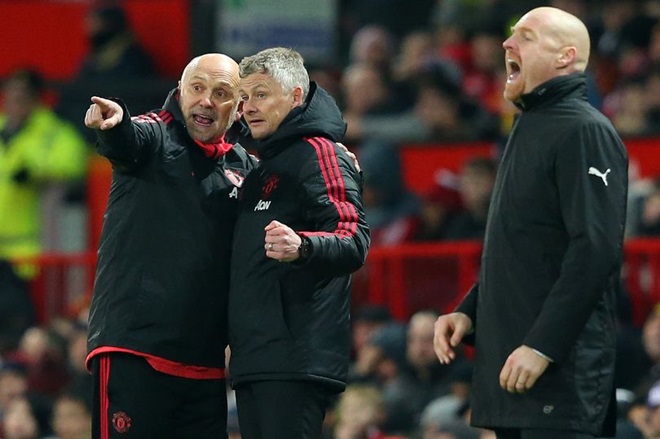 Ảnh bài viết Mike Phelan đang làm gì tại Man United?