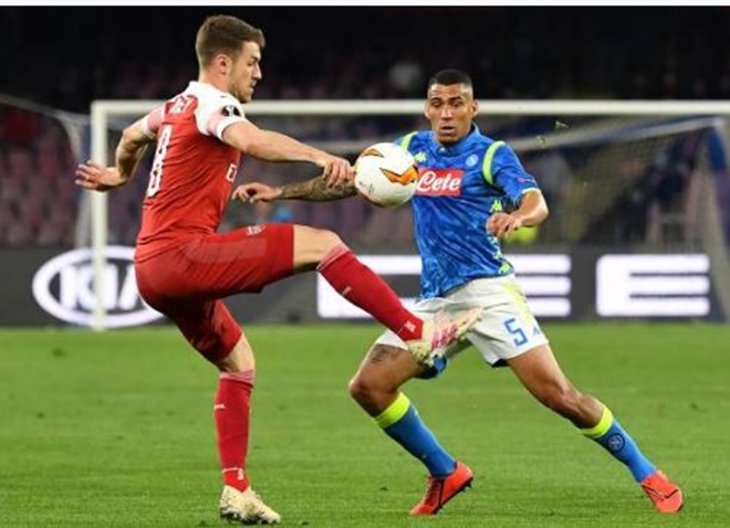 TRỰC TIẾP Napoli 0-1 Arsenal: Siêu phẩm đá phạt (H1) - Bóng Đá