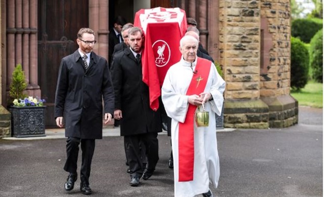 Khung cảnh tang lễ cựu huyền thoại Liverpool, Tommy Smith  - Bóng Đá