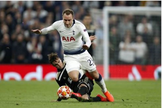 TRỰC TIẾP Tottenham 0-1 Ajax: Gà trống bị ép sân (H1) - Bóng Đá