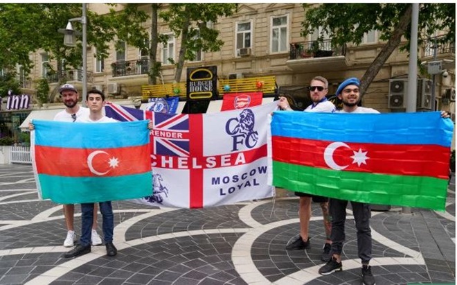 Fan Arsenal và Chelsea tại Baku (The Sun) - Bóng Đá