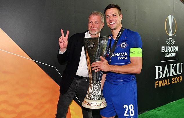 Roman Abramovich ăn mừng cùng các cầu thủ Chelsea - Bóng Đá